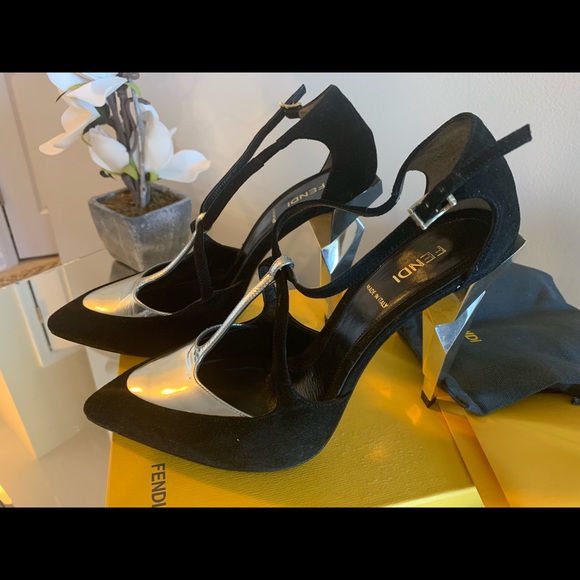 Beautiful, Authentic Stacked Fendi Heel - Picture 4 of 6